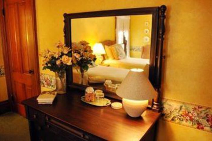 White Swan Inn Bed & Breakfast