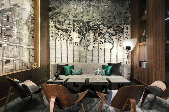 Lounge 103 of 130