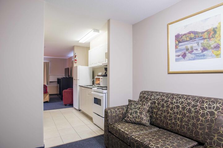 Ramada by Wyndham 100 Mile House