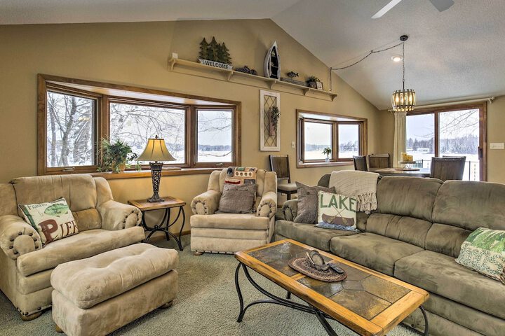 Phillips Cabin w / Lake Views & Private Dock!