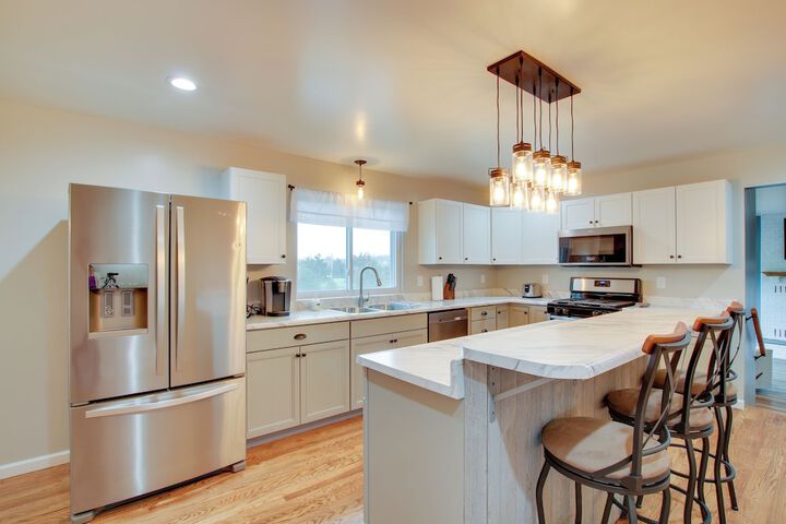 Chic Ste Genevieve Home w / Nice Interior Amenities
