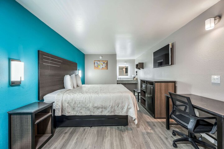 Room 14 of 18