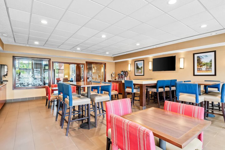 Comfort Suites Linn County