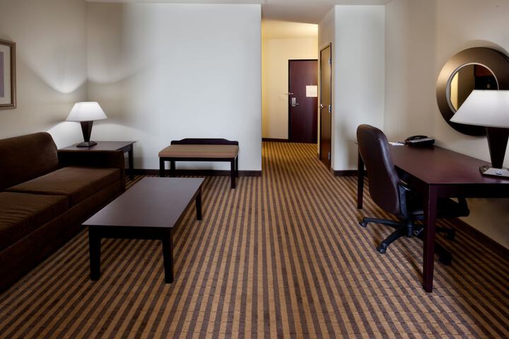 Room 11 of 28