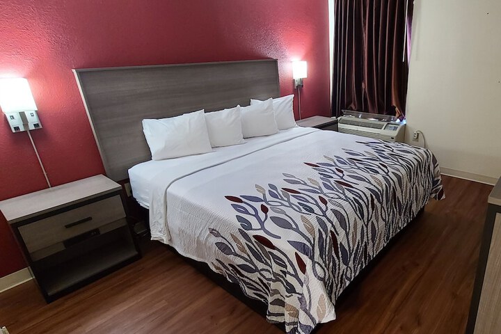 Red Roof Inn & Suites Cornelius – Lake Norman