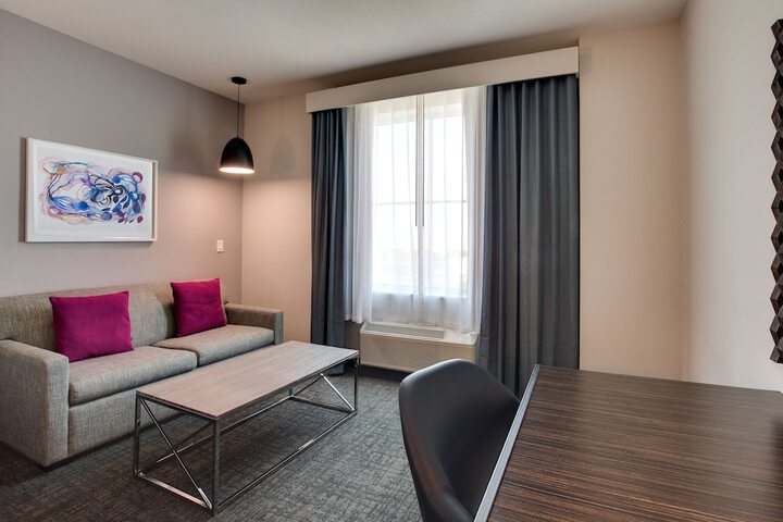 Room 33 of 60