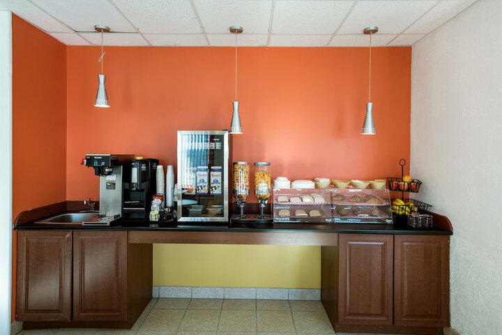 Breakfast/Coffee Service 29 of 43