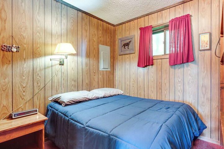 buckhorn - Slopeside Iron River Cabin w / Sauna