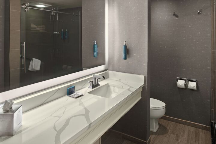 DoubleTree by Hilton Akron Fairlawn