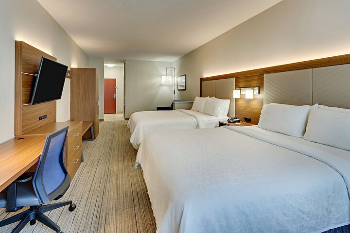 Room 32 of 84
