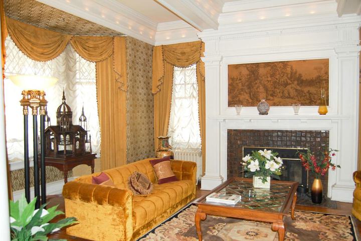 The Albanus Phillips Inn