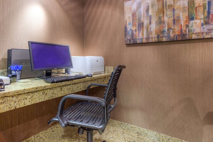 Business Center 67 of 68