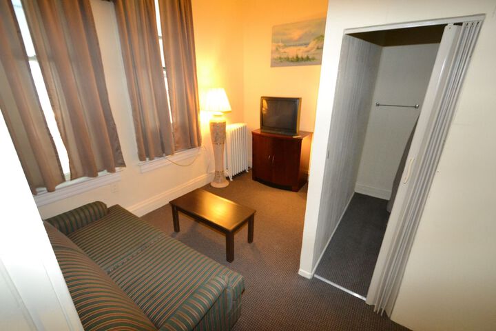 Room 27 of 38