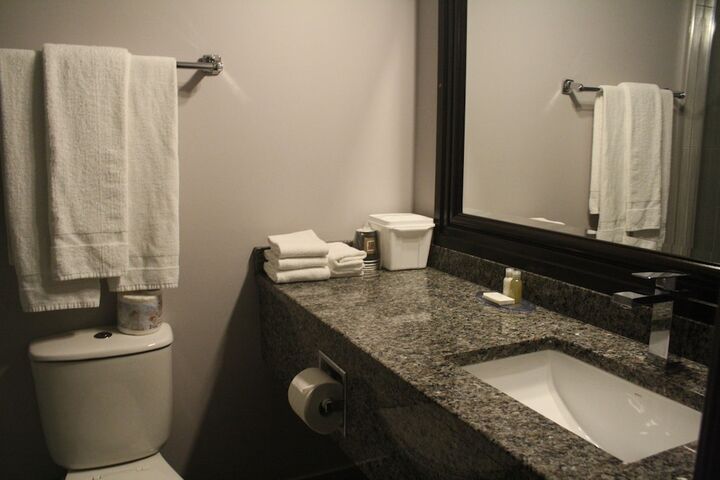 Room 15 of 48