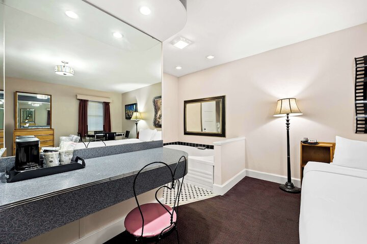 Room 35 of 41
