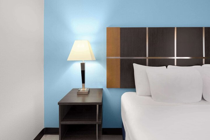 Room 27 of 52