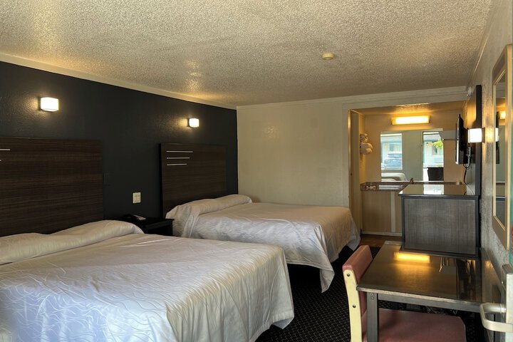 Room 3 of 8