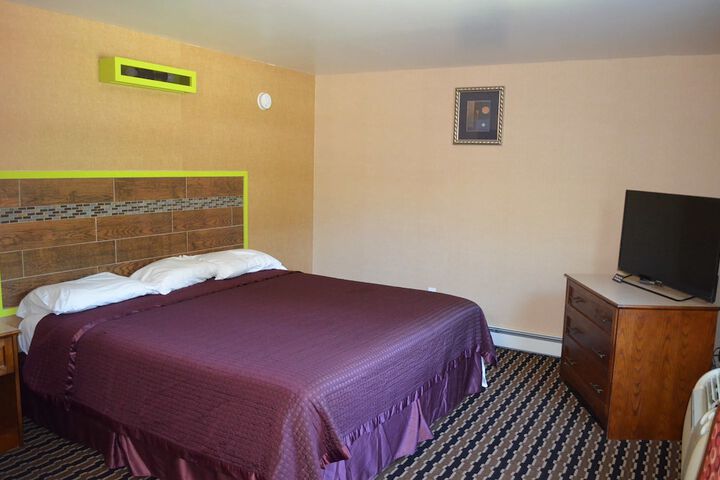 Room 6 of 12