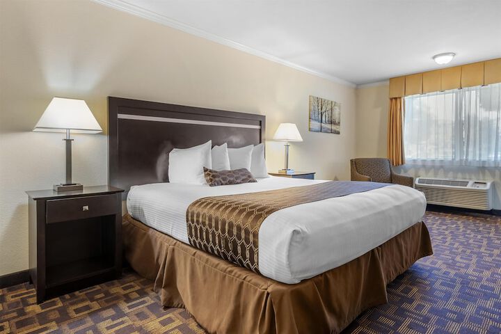 Best Western Plus Inn of Hayward