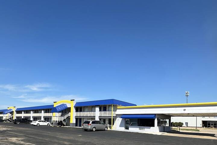 Days Inn by Wyndham Salina South