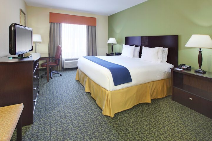 Holiday Inn Express & Suites Covington by IHG