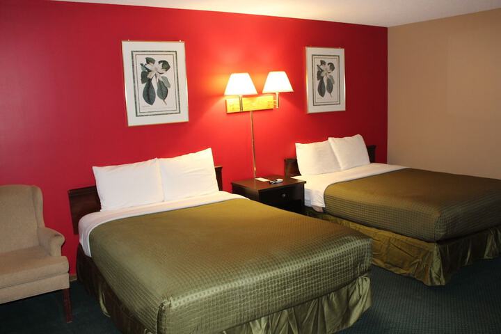 Colonial Inn Dyersville