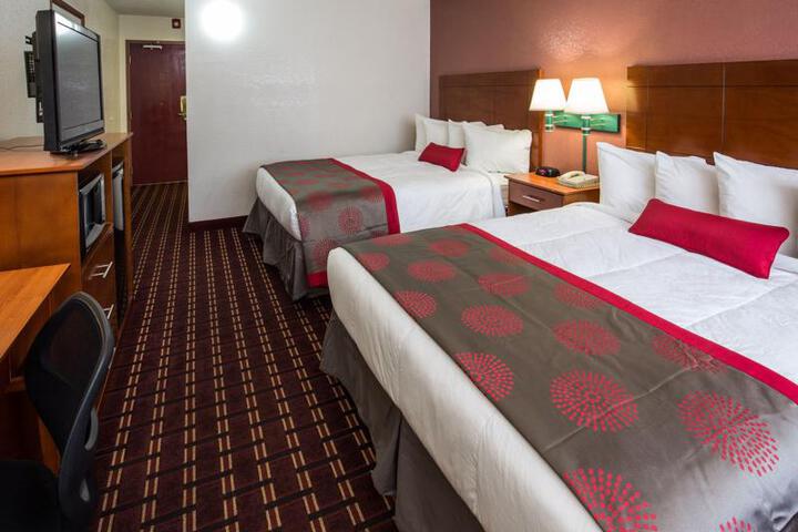 RAMADA BY WYNDHAM MEDFORD HOTEL AND CONF
