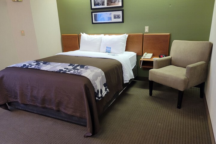 Room 37 of 61