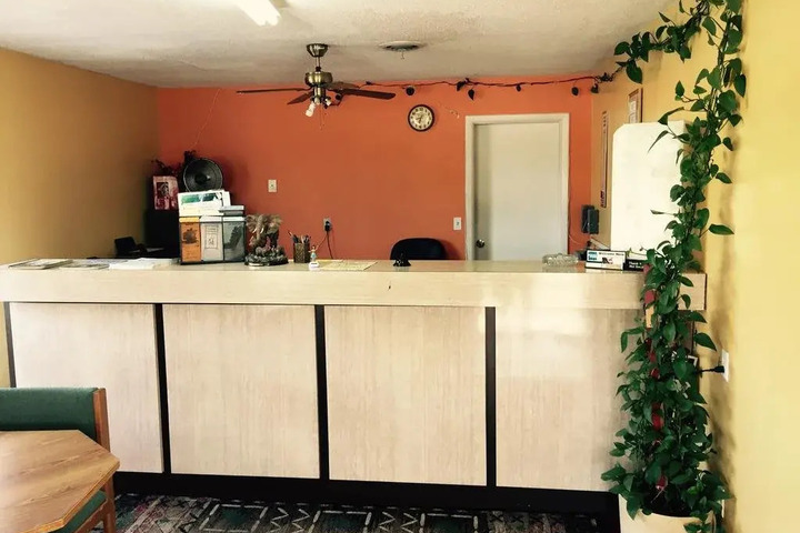 BUDGET INN