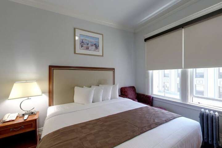 Room 12 of 19