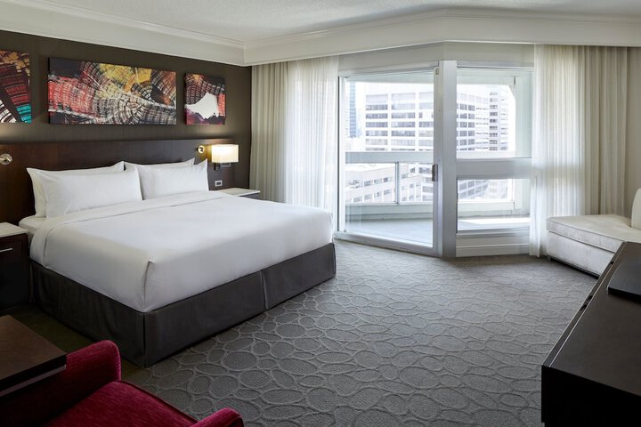 Room 32 of 73
