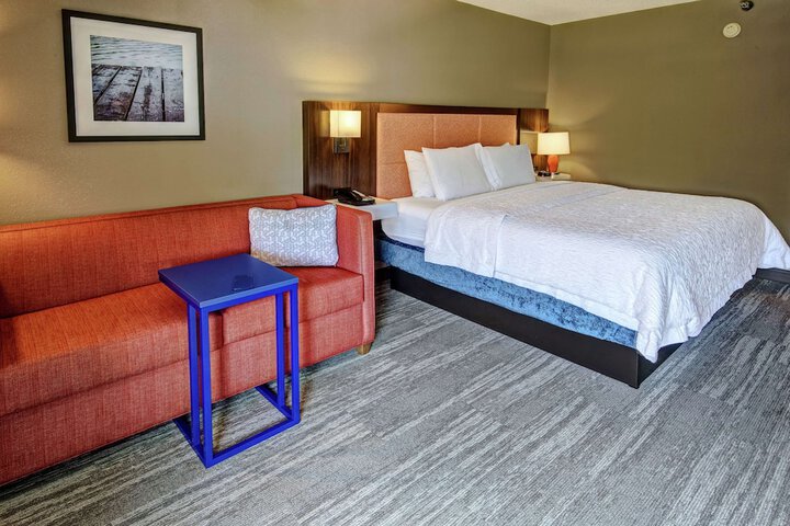 Room 10 of 38