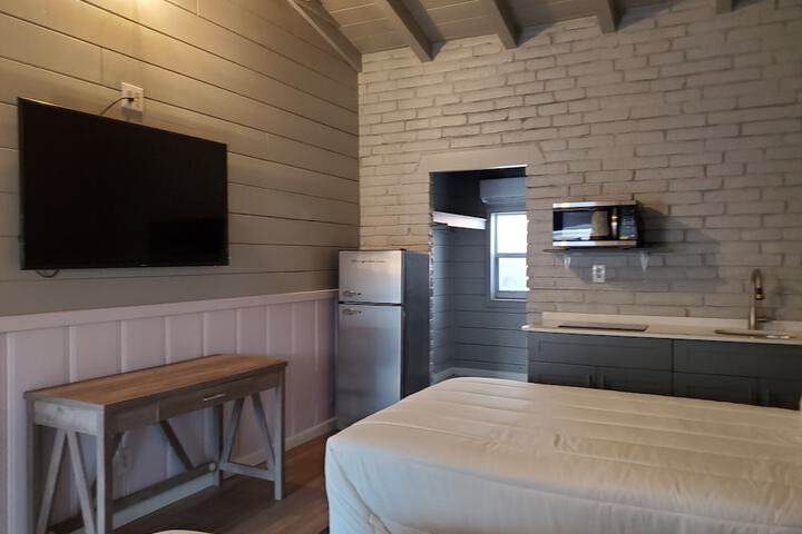 Room 10 of 16