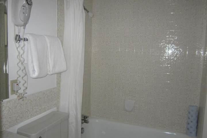 Room 22 of 28