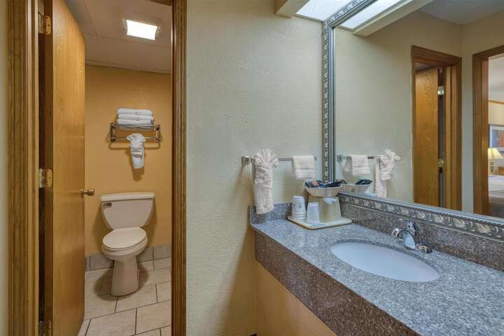 SureStay by Best Western Kansas City Country Inn North