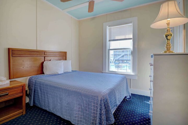 Room 221 of 317