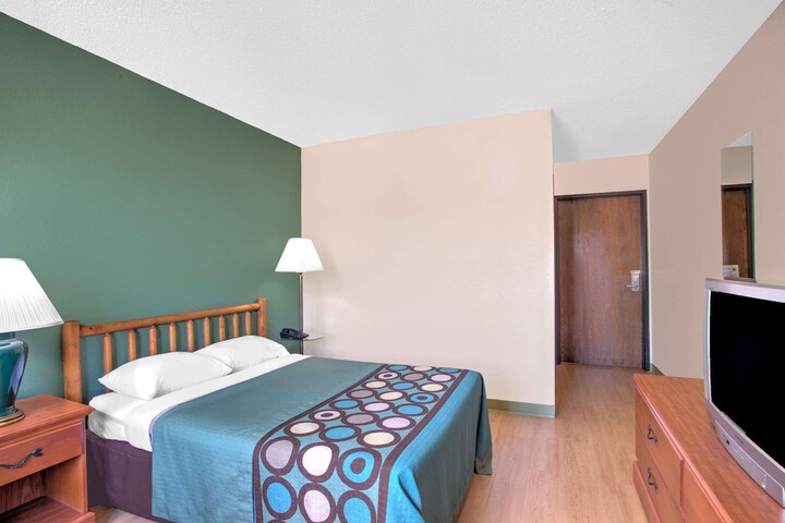 Super 8 by Wyndham Ticonderoga