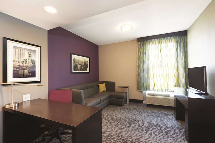 Room 17 of 33