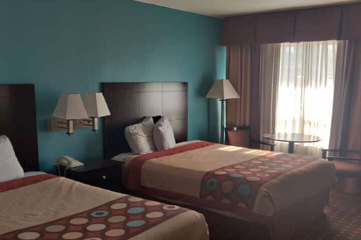 Room 10 of 34