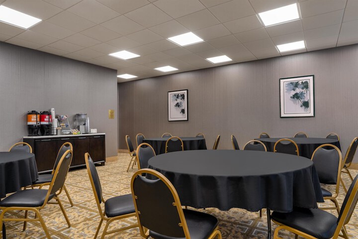 Hampton Inn & Suites Rockville Centre