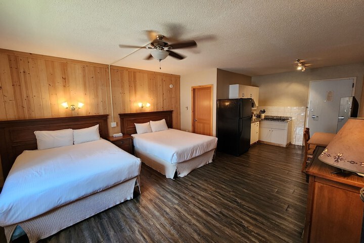 Aspen Village Inn