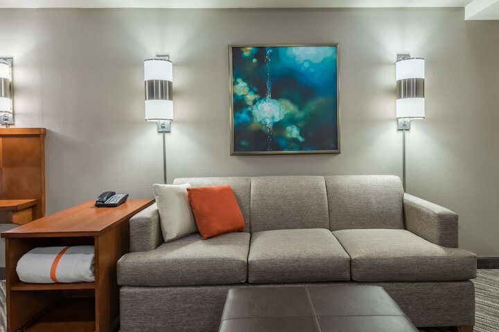 Hyatt Place Bentonville / Rogers
