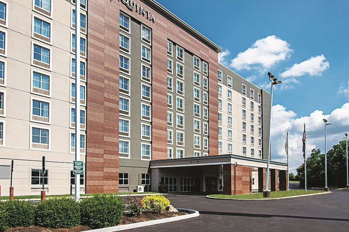 La Quinta Inn & Suites by Wyndham Cincinnati Sharonville