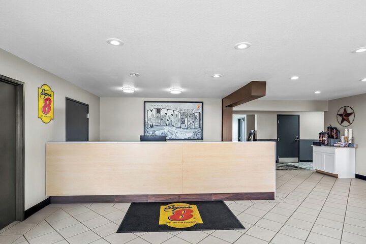 Super 8 by Wyndham Farmington