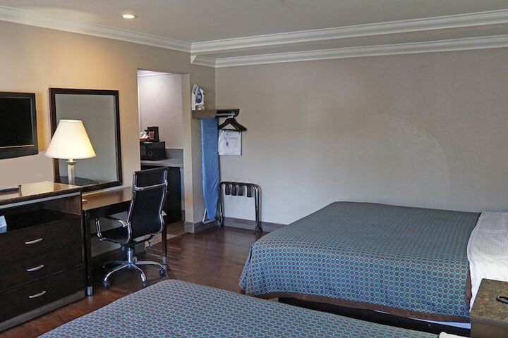 Room 12 of 26