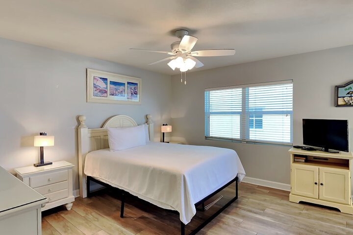 Room 30 of 102