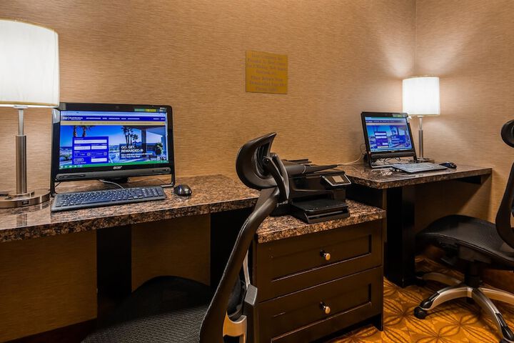 Business Center 18 of 18