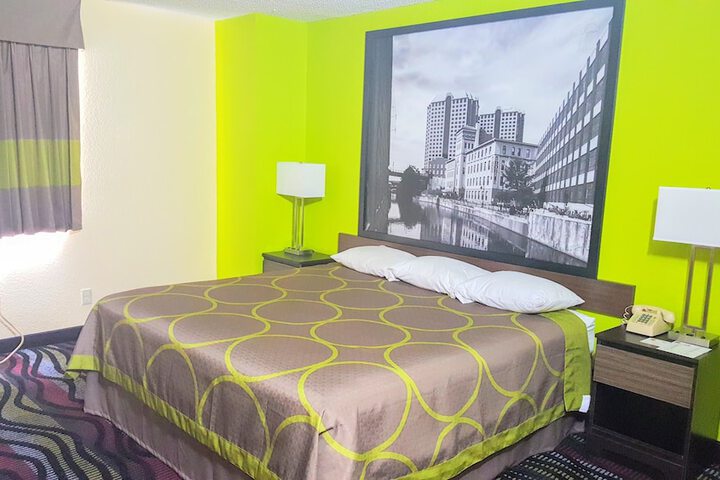 Room 26 of 40
