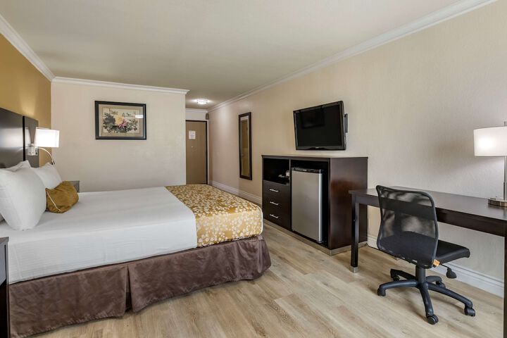 Room 18 of 32
