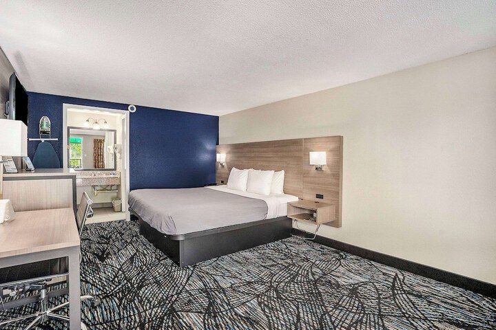 Room 34 of 38